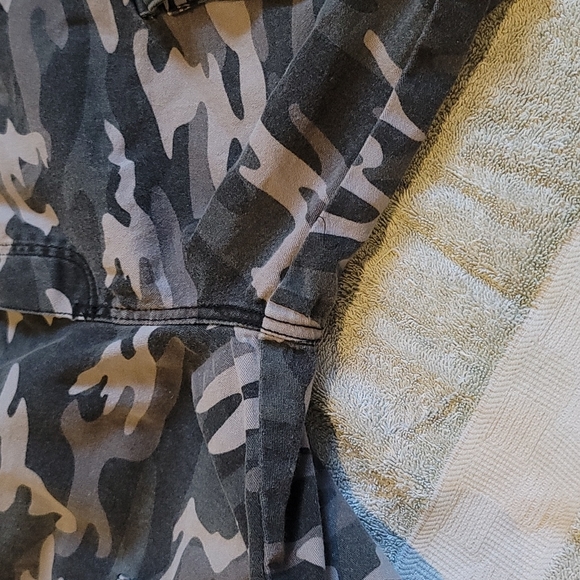 STUNNING RING OF FIRE GREY CAMOFLAGUE DRAWSTRING CARGO SHORTS - Picture 5 of 6